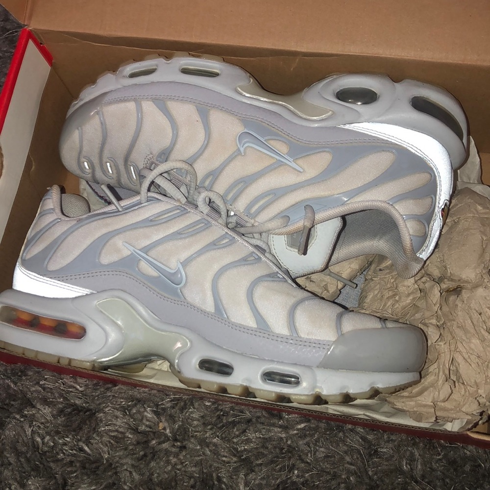 Air maxes - Picture 2 of 5